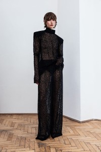 ROAR TURTLENECK